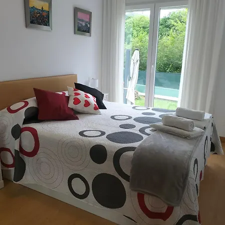 Piso Con Plaza De Garaje Y Jardin Casa de Férias