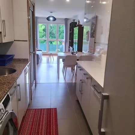 Piso Con Plaza De Garaje Y Jardin Onís